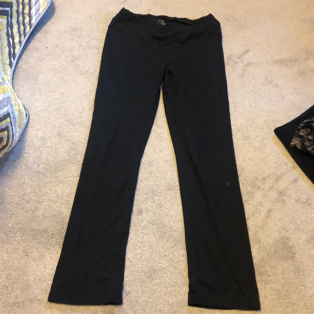 Black yoga pants